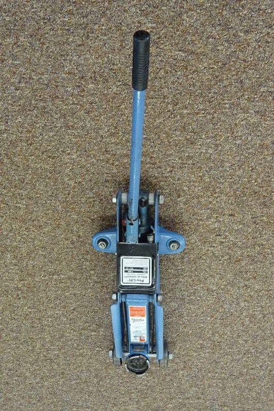 lot 66 image: 4,000 lb. Pro Lift
