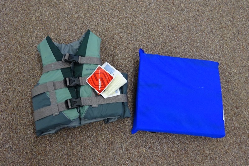 lot 77 image: Stearns life vest