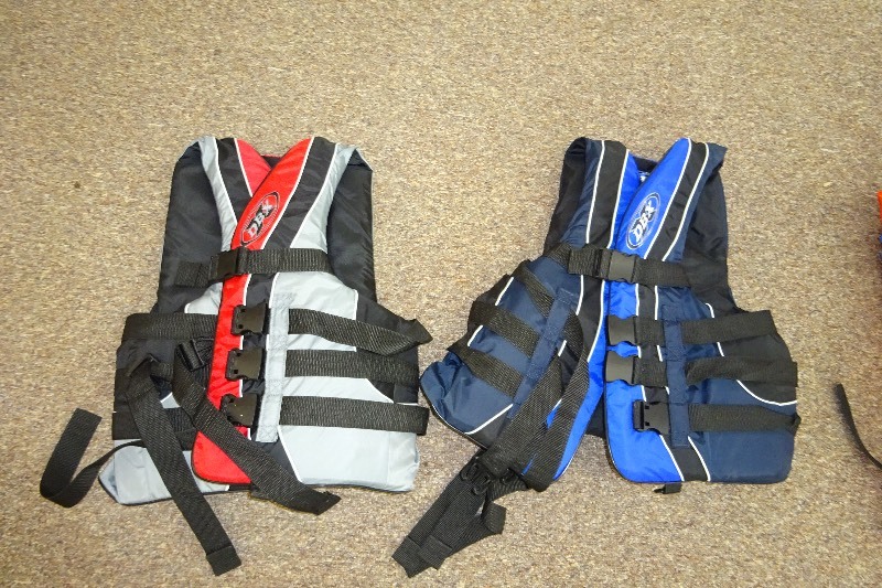 lot 82 image: Adult LargeXlarge life vest