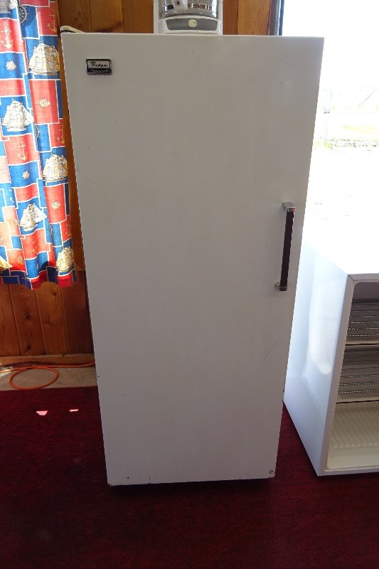lot 100 image: Whirlpool Refrigerator