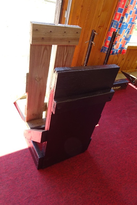 lot 102 image: Engine Stands