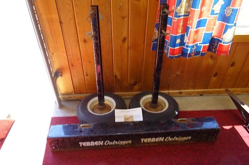 lot 103 image: Training wheels for pontoon Trailers