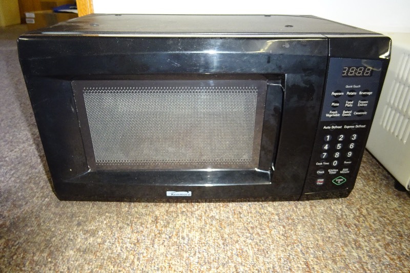 lot 123 image: Kenmore Microwave