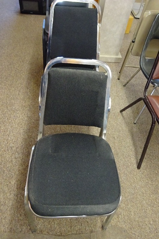 lot 125 image: 3 Stackable chairs