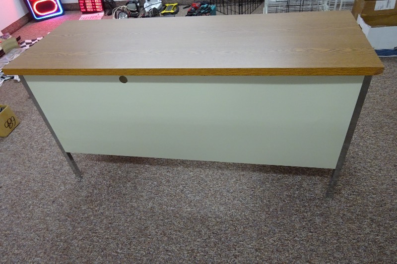 lot 130 image: 4 Drawer with Keyboard drawer