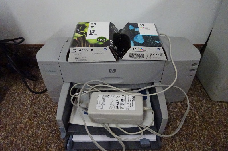 lot 132 image: HP 845C Printer with ink