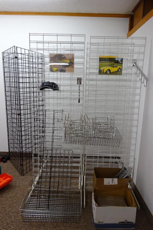 lot 134 image: 7 Display stands with Accessories
