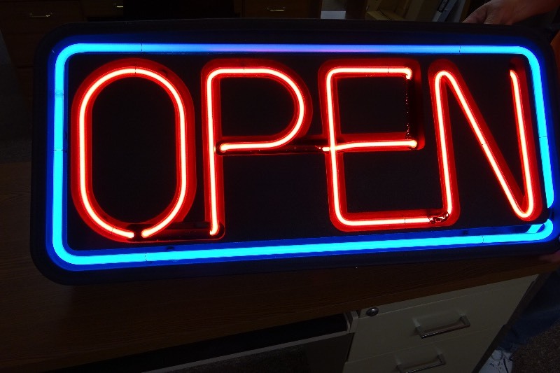 lot 135 image: Light up open sign