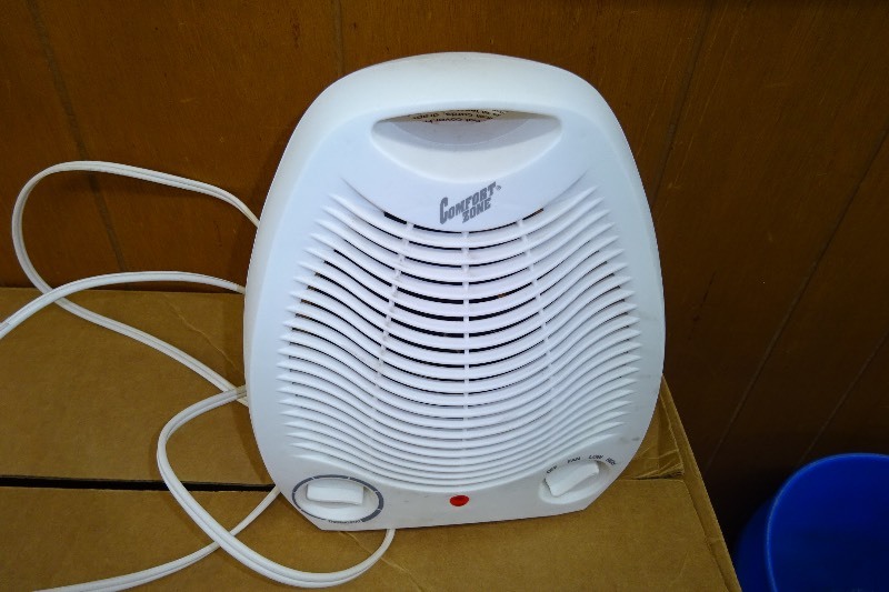 lot 160 image: Comfort zone portable heater