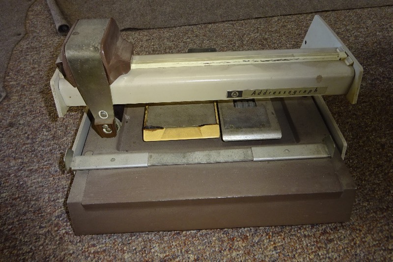 lot 174 image: Credit Card hand runner