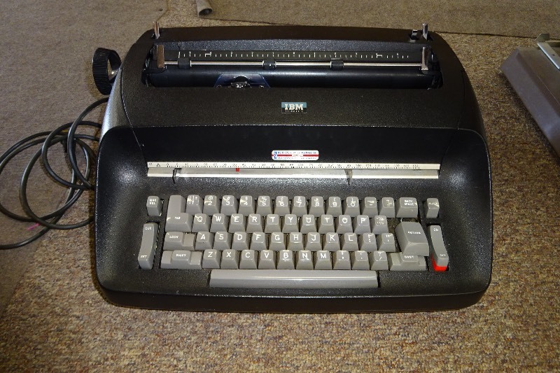 lot 176 image: Electric typewriter