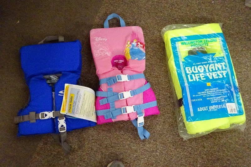 lot 177 image: Life Vest Adult