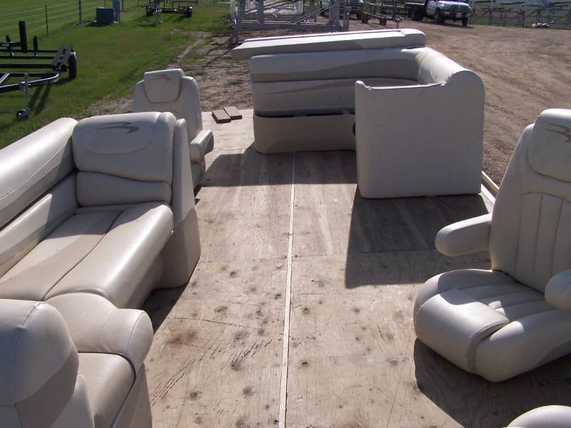 New Bennington Pontoon Seats Dave's Springtime Auction 1 KBID
