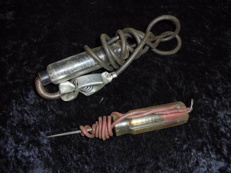 lot 5 image: Pair - Electrical Testers