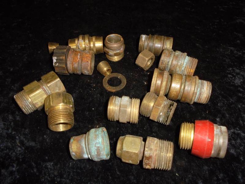 lot 12 image: Lot- Brass Fittings