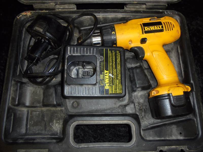 lot 19 image: Dewalt Drill, Batteries, Charger & Case, works