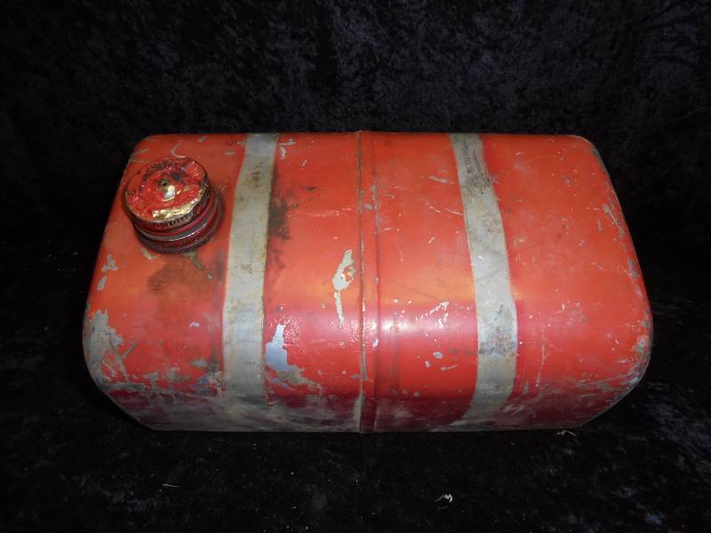 lot 38 image: Gas Tank off Mini Bike