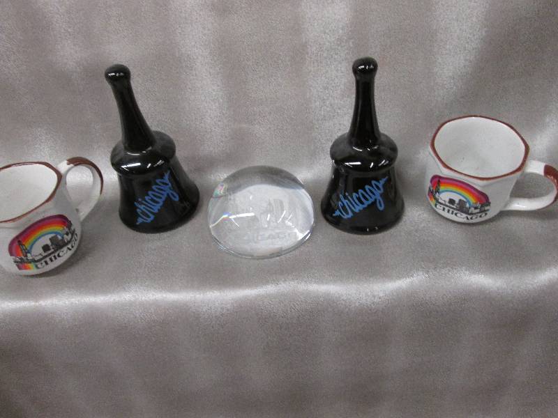 Lot of 5 assorted Chicago souvenirs...
