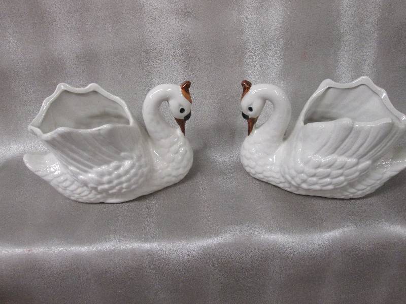 Pair of Swan ceramic plantervases ...