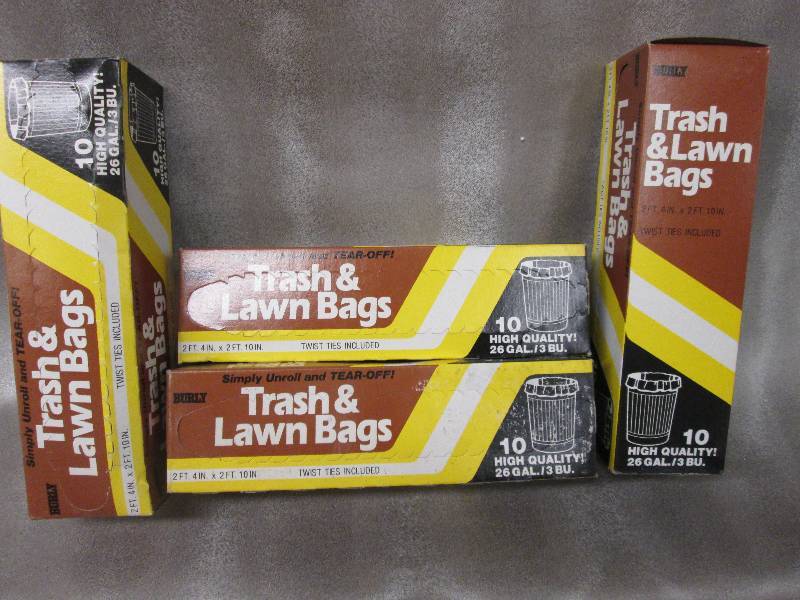 Lot of 4 pk Trash 7 Lawn Bags 26 ga...