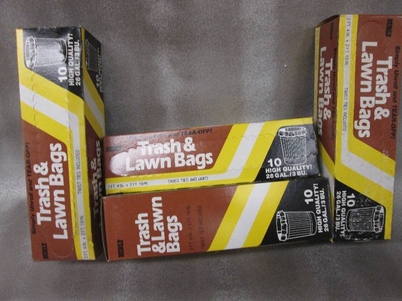 Lot of 4 pk Trash 7 Lawn Bags 26 ga...