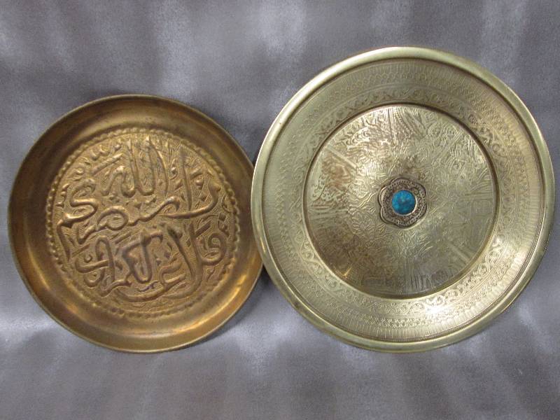 Lot of 2 metallic servingdcor pi...