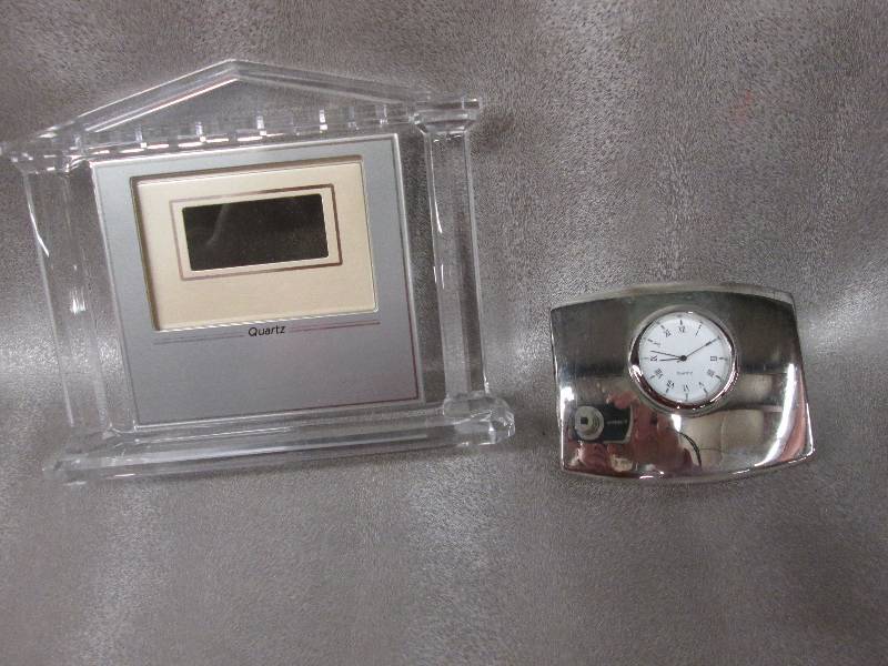 Lot of 3 desk clocks...