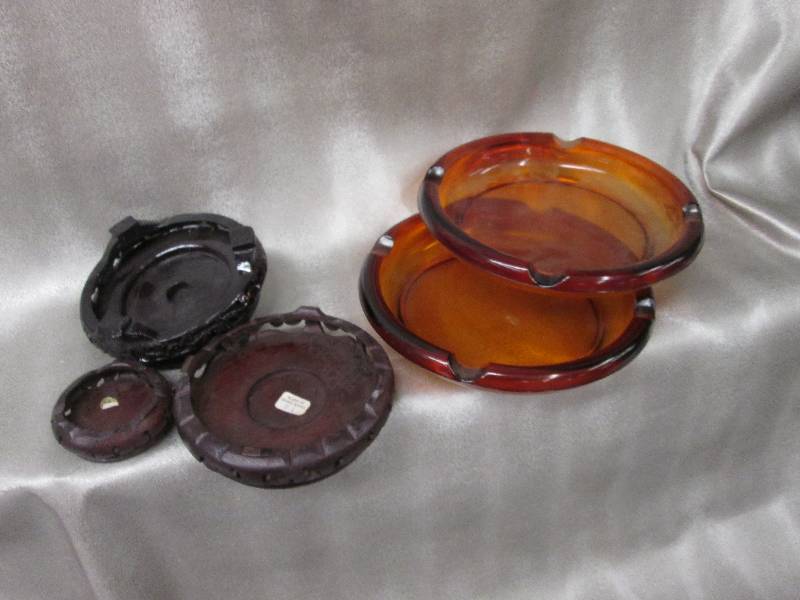 2 large glass ashtrays, assorted wo...