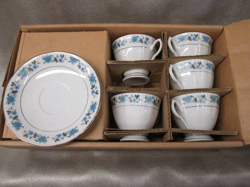 Set of 5 cups and saucers, silver g...