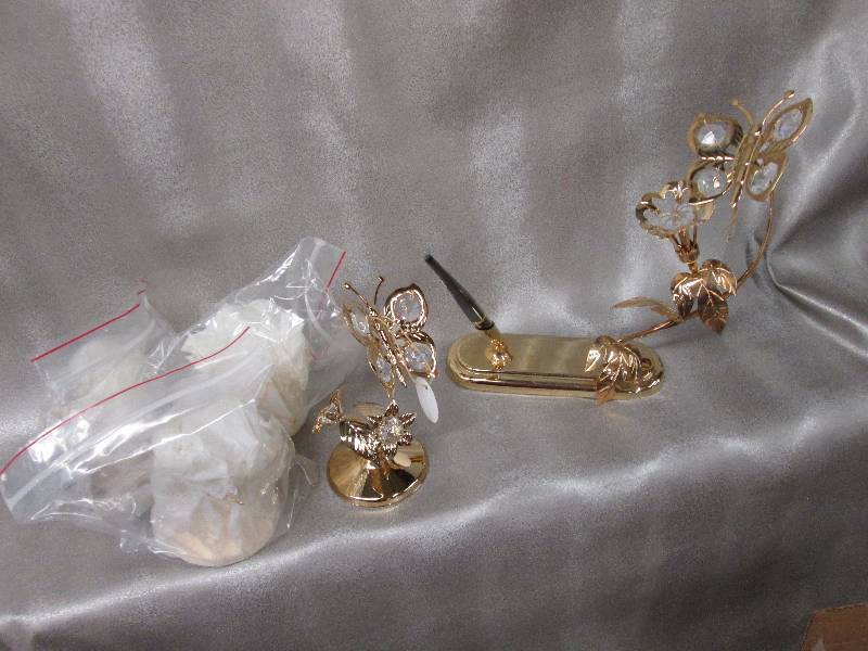 Lot of 4 Flowerbutterfly dcor wi...