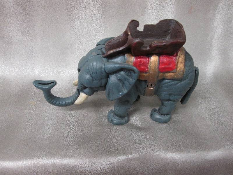 Cast Iron Elephant with movable tru...