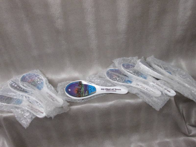 Lot of 8 Chicago souvenir spoon re...