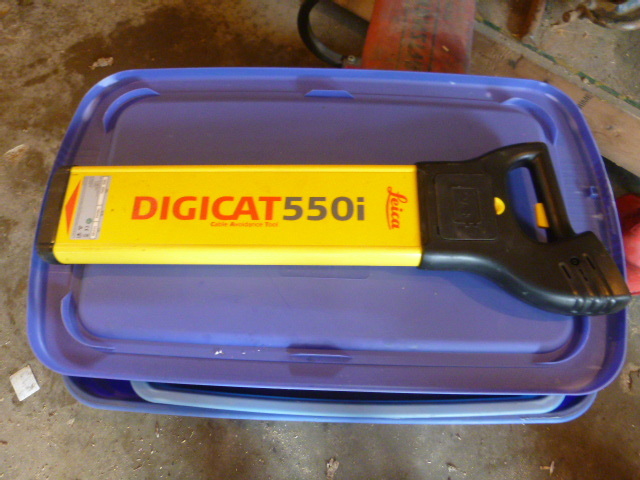 lot 2 image: Leica Digicat 550i Cable Avoidance Tool