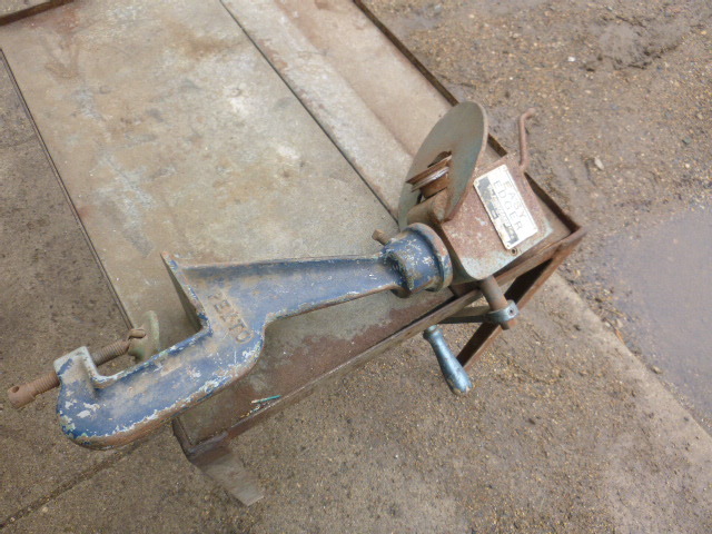 lot 15 image: Pexto Easy Edger