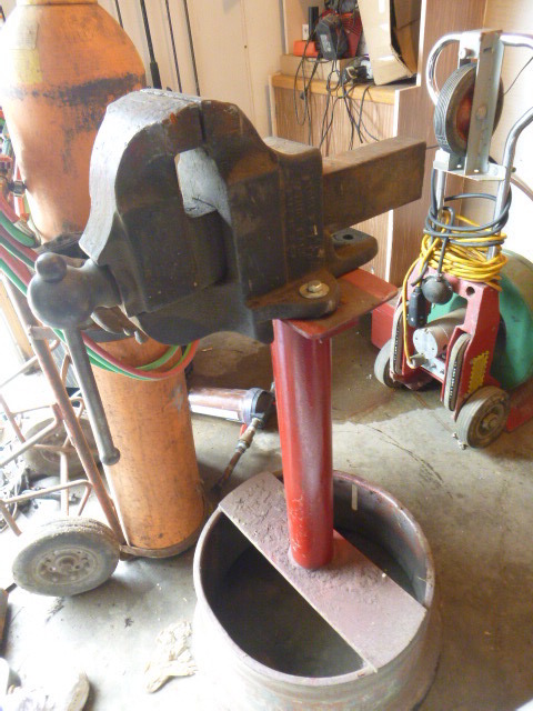 lot 16 image: Large Athol 5 Vise