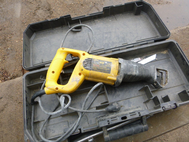 lot 18 image: DeWalt DW303 Reciprocating Saw