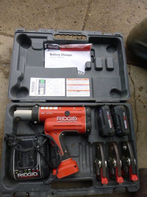 lot 19 image: Ridgid 18 Volt Pex Piping Crimper