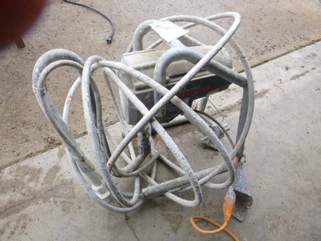 lot 25 image: Wagner Twin Stroke Piston Pump Paint Sprayer
