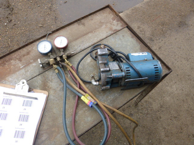 lot 27 image: Kent-Moore Vacuum Pump