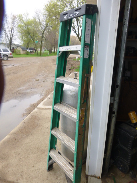 lot 33 image: Werner Fiberglass Step Ladder