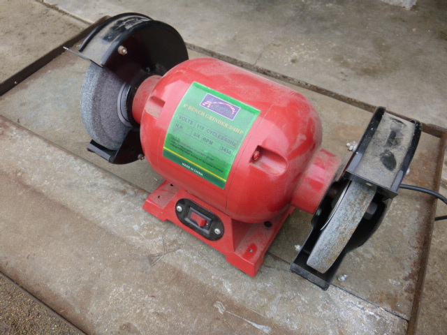 lot 39 image: American Tools 6 Bench Grinder