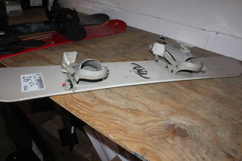 lot 26 image: Rage Snowboard w Lamar Bindings
