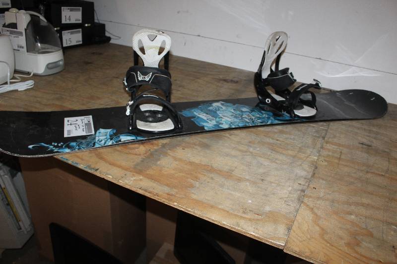 lot 24 image: Burton Snowboard w Burton Bindings