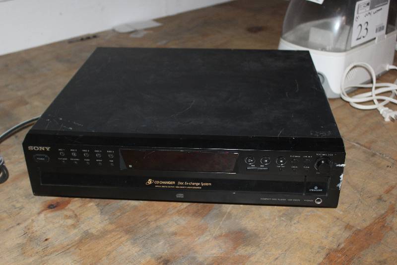lot 21 image: Sony Compact Disc Player