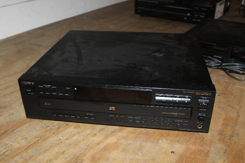 lot 19 image: Sony Compact Disc Player