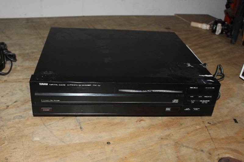 lot 17 image: Yamaha Natural Sound Automatic CD Changer