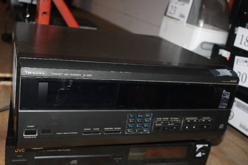 lot 1 image: Technics Compact Disc Changer