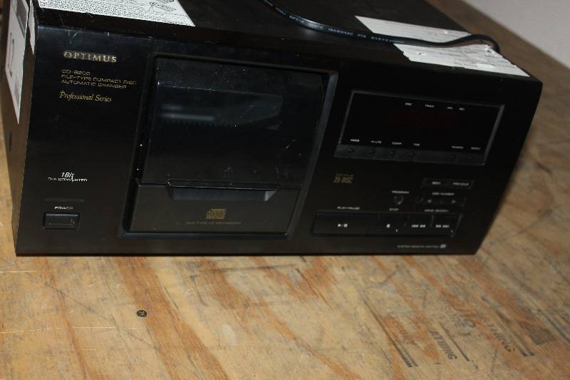 Optimus 25 Disc Automatic Changer CD-8200 Compact Disc Player with Remote 