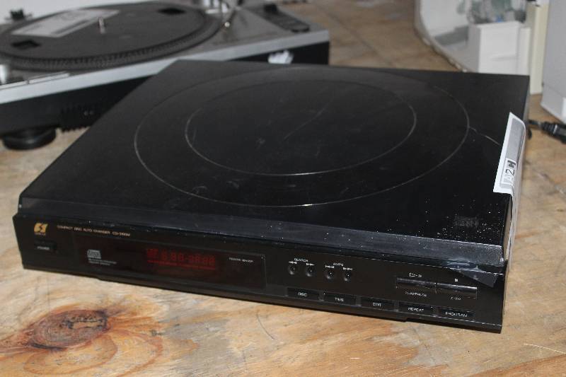 lot 33 image: Sansui Compact Disc Player