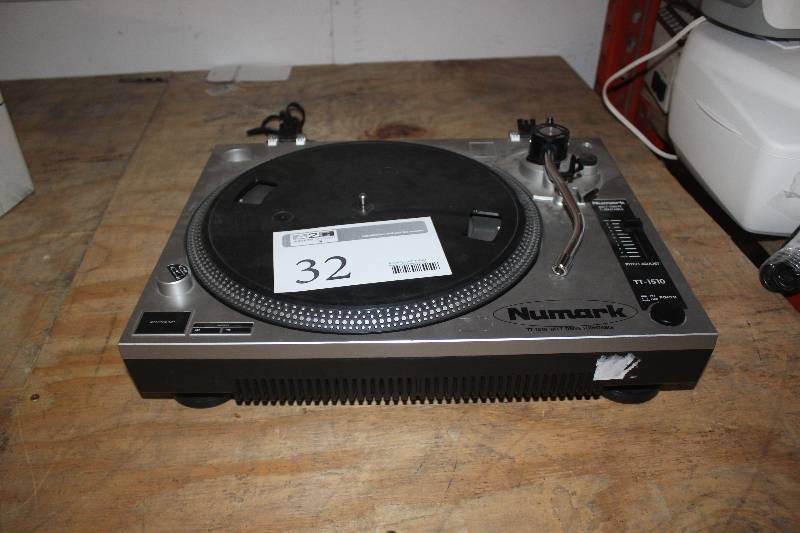lot 32 image: Numark Belt Drive Studio Turntable